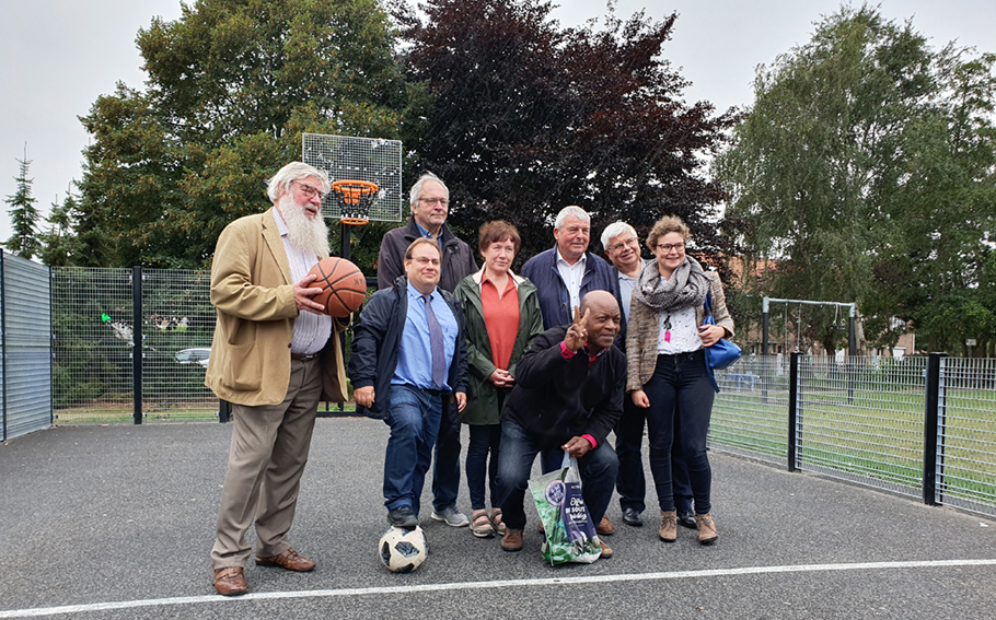 groepsfoto bij Sportkooi Vredesplein